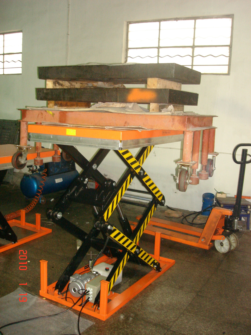 ETY low-profile electric lifting table